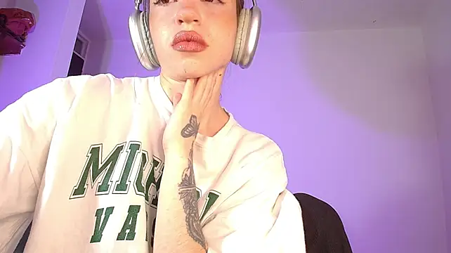Sara_lee01 - Sensual dance + close-up teasing
