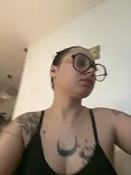 Queenlo_xxx - gagne 2 vidéos très HARD🔥