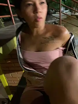 Broken_Latina_Whores_JE - Sucking cock on the street