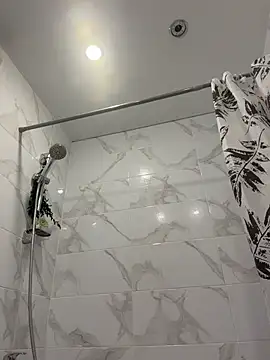AdelRich - Rub my clit in shower
