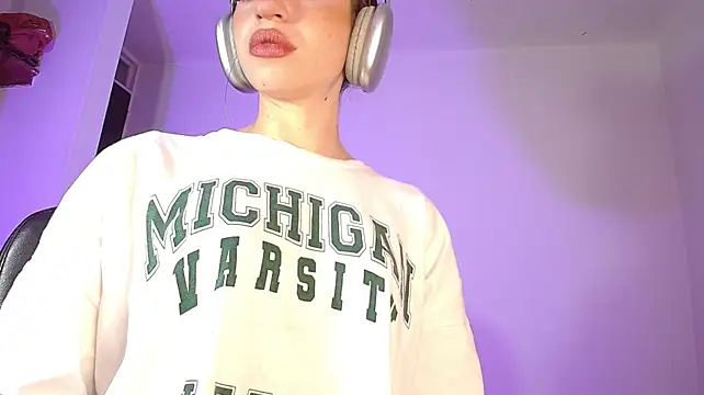 Sara_lee01 - Sensual dance + close-up teasing