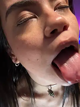 GrlAlice - Peitinhos de fora full live