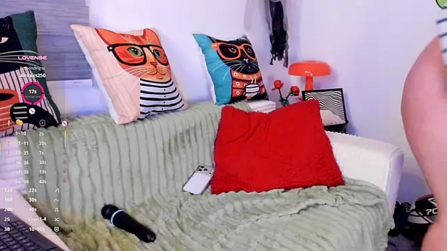 Gigi-bom - naked and dildo in pussy