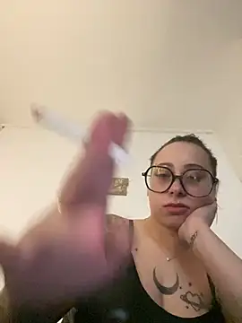 Queenlo_xxx - suce très fort ton gode lolo