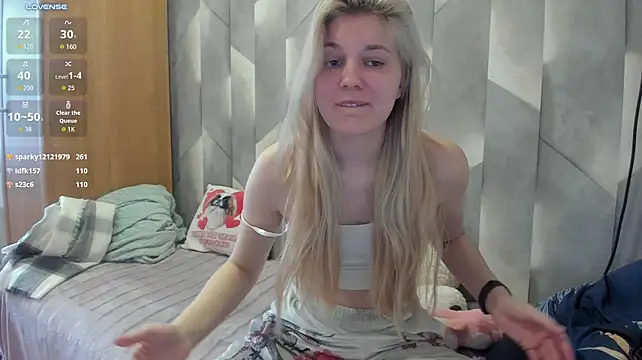 Tiny_Kiss - naked 5 min
