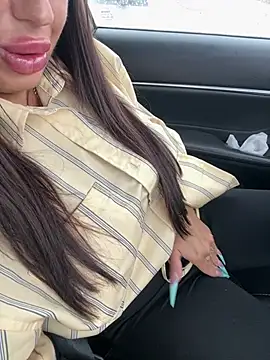 RuslanaXX - Flash tits in pablick