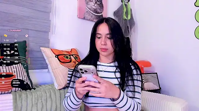 Gigi-bom - naked and dildo in pussy