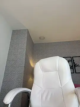 Lilyred_Gh - spanks my ass