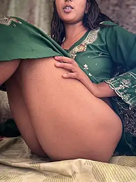 4U143 - Full nude show