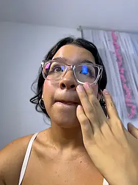 Gia_cutee - show your tits