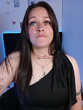 Isa_bluee - topless for 3 minutes + oil