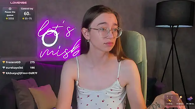 Lucy_Green - pat the butt