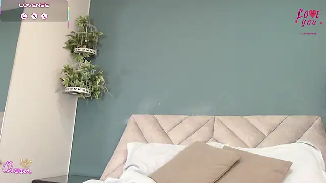 SharisWillian - Spanks + Ass close to camera