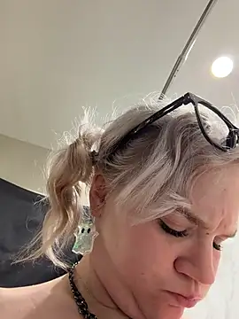 Cutiepiespanks - 👻Pussy Play With Glowing Dildo👻