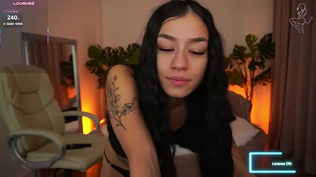 FataleNellie - naked fashion show