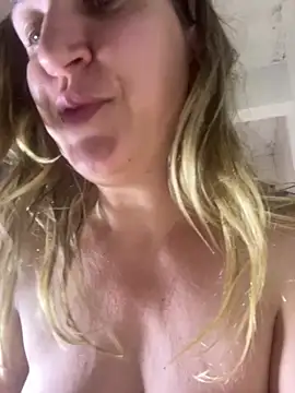 Bia_sexynovaes - Bia senta no pau e goza gostoso