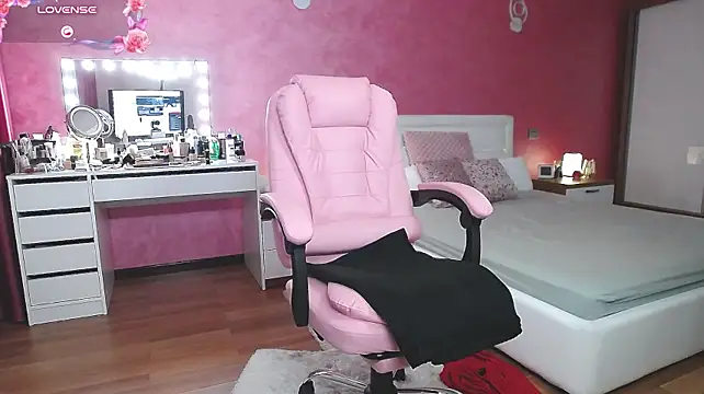 MissKora - epic goal:pay my house(use tipmenu )