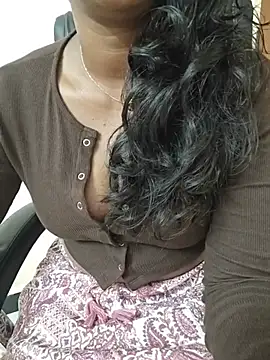Tamil_aruna69 - Ice on boobs 🤣