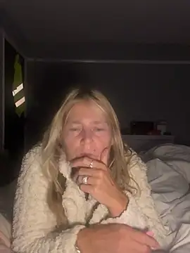 Blondnboujee53 - Rub clit