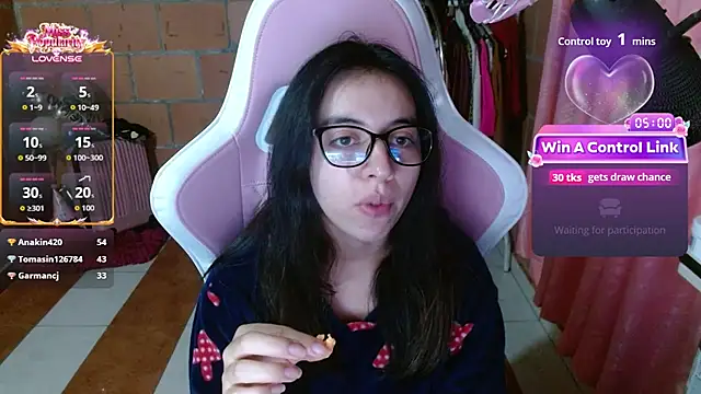 Maggie_Fox3 - SHOW ASS