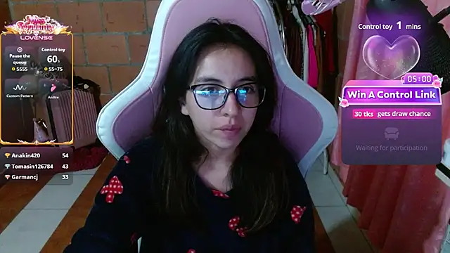 Maggie_Fox3 - SHOW ASS