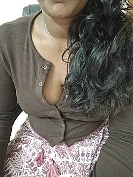 Tamil_aruna69 - Ice on boobs 🤣