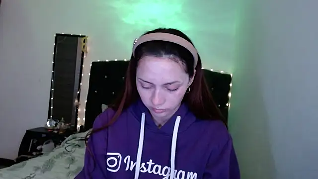 Holy_juli - spanking in the ass ---no nude --