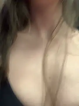 Psilybaby - Risky public gym play squirt show @ goal