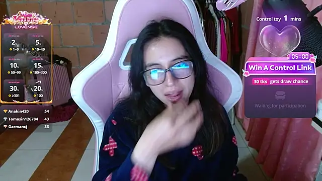 Maggie_Fox3 - SHOW ASS