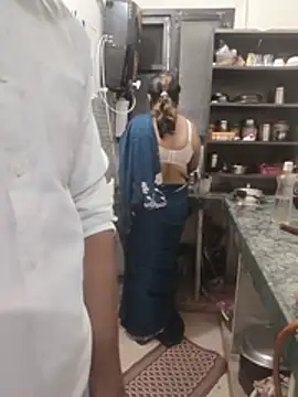Lily-Darlling - Ass show without panty