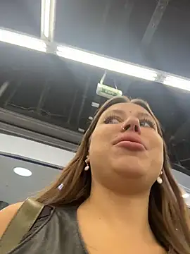 Jucie_Boom - RISKY PUSSY FLASH IN MALL