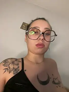 Queenlo_xxx - gagne 2 vidéos très HARD🔥