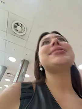 Jucie_Boom - RISKY PUSSY FLASH IN MALL