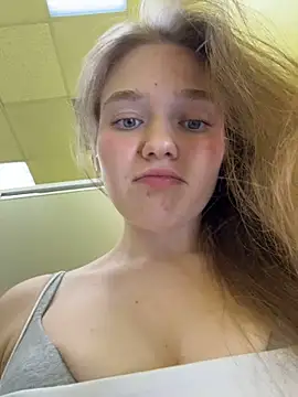 RussianWoman - Make my ass pink with spanks 🍑