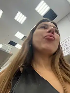 Jucie_Boom - RISKY MOANING IN MALL😈