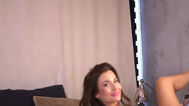 MireilleVeil - Legs shaking orgasm 🥵
