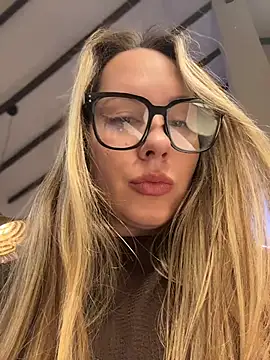 Mona_Plus - 3 Fingers inside🥵under bar counter🫠🥵