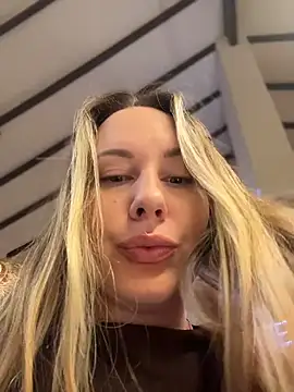 Mona_Plus - 3 Fingers inside🥵under bar counter🫠🥵
