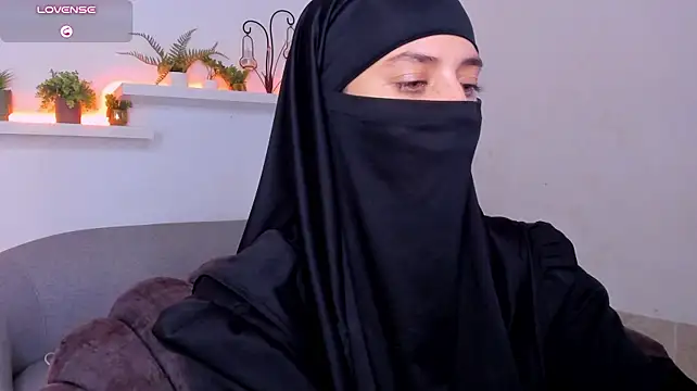Salma_arabicc - mischievous provocation with the feet