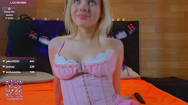 Brittney_Shaw - remove straps