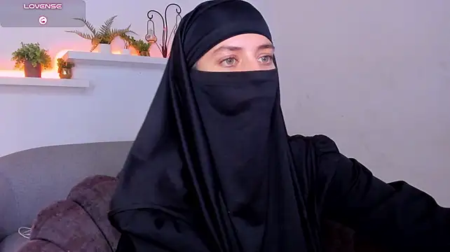 Salma_arabicc - mischievous provocation with the feet