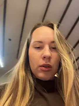 Mona_Plus - 3 Fingers inside🥵under bar counter🫠🥵