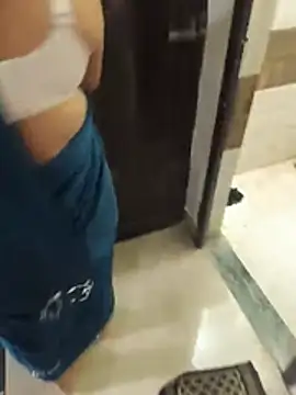 Lily-Darlling - Ass show without panty