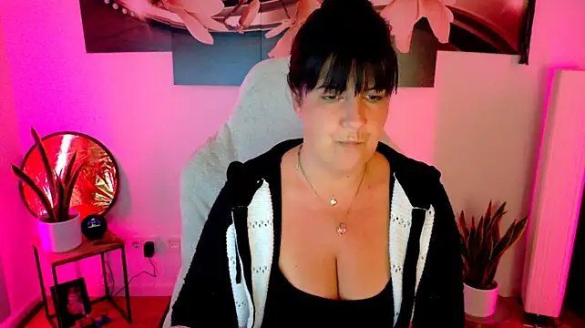 NatiLove35 - Titten zeigen+ einölen