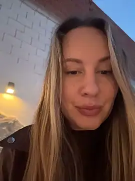 Mona_Plus - 3 Fingers inside🥵under bar counter🫠🥵