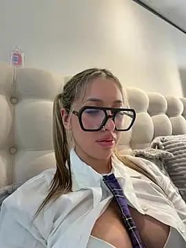 Mialunaxx - Dildo en 4