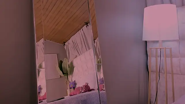 Lea_velle - Spit on my boobs