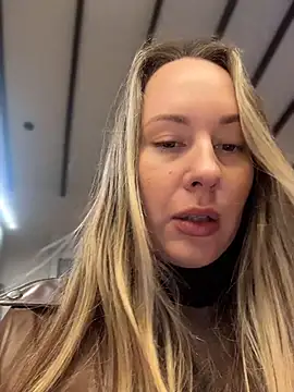 Mona_Plus - 3 Fingers inside🥵under bar counter🫠🥵