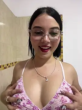 Julianne_valerin - SHOW PUSSY
