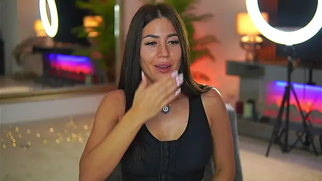 Abbela_White - Some pussy play?